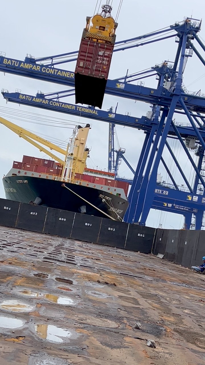 loading and unloading containers on barges using modern cranes | Kolson ...