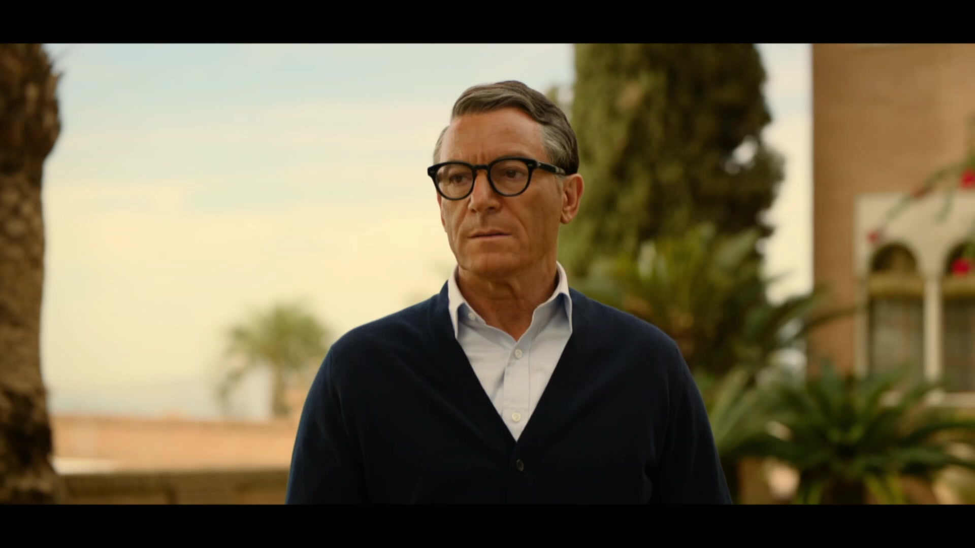 Jason Isaacs brings Cary Grant to life in 'Archie'. Supported by an ...