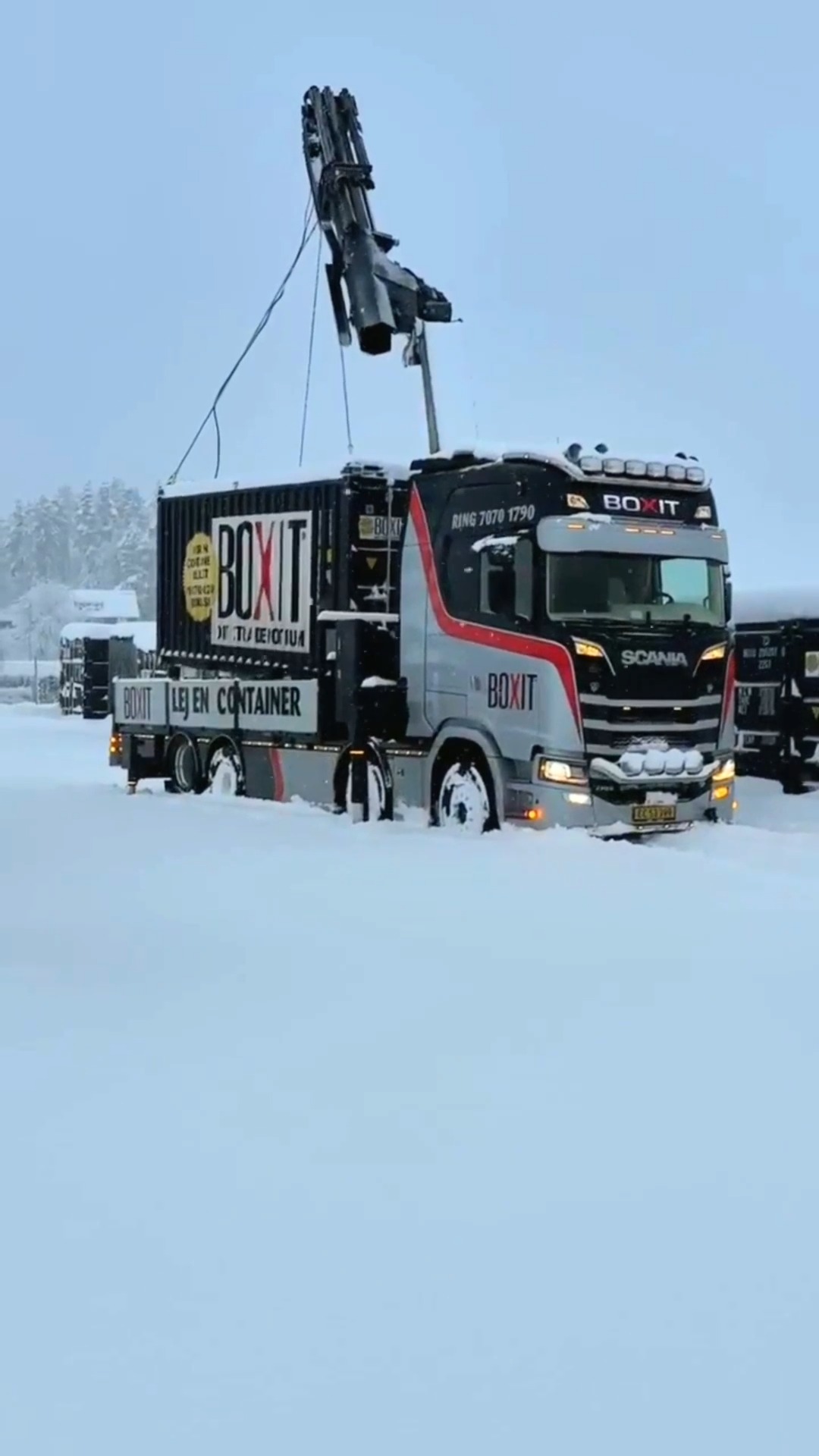 Full fart på vår containerdepå i Vagnhärad idag. Snö eller inte, vi kör ...