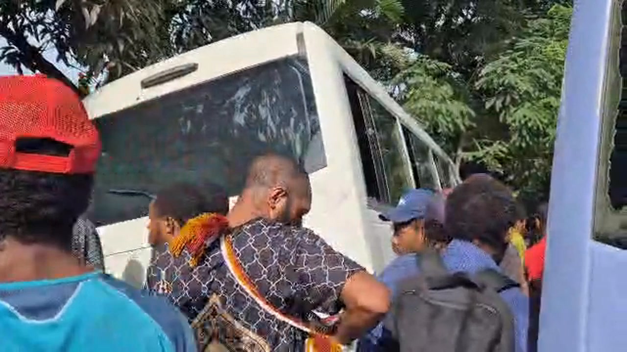 These bus drivers thinks they own the roads in the City. | Terrah ...