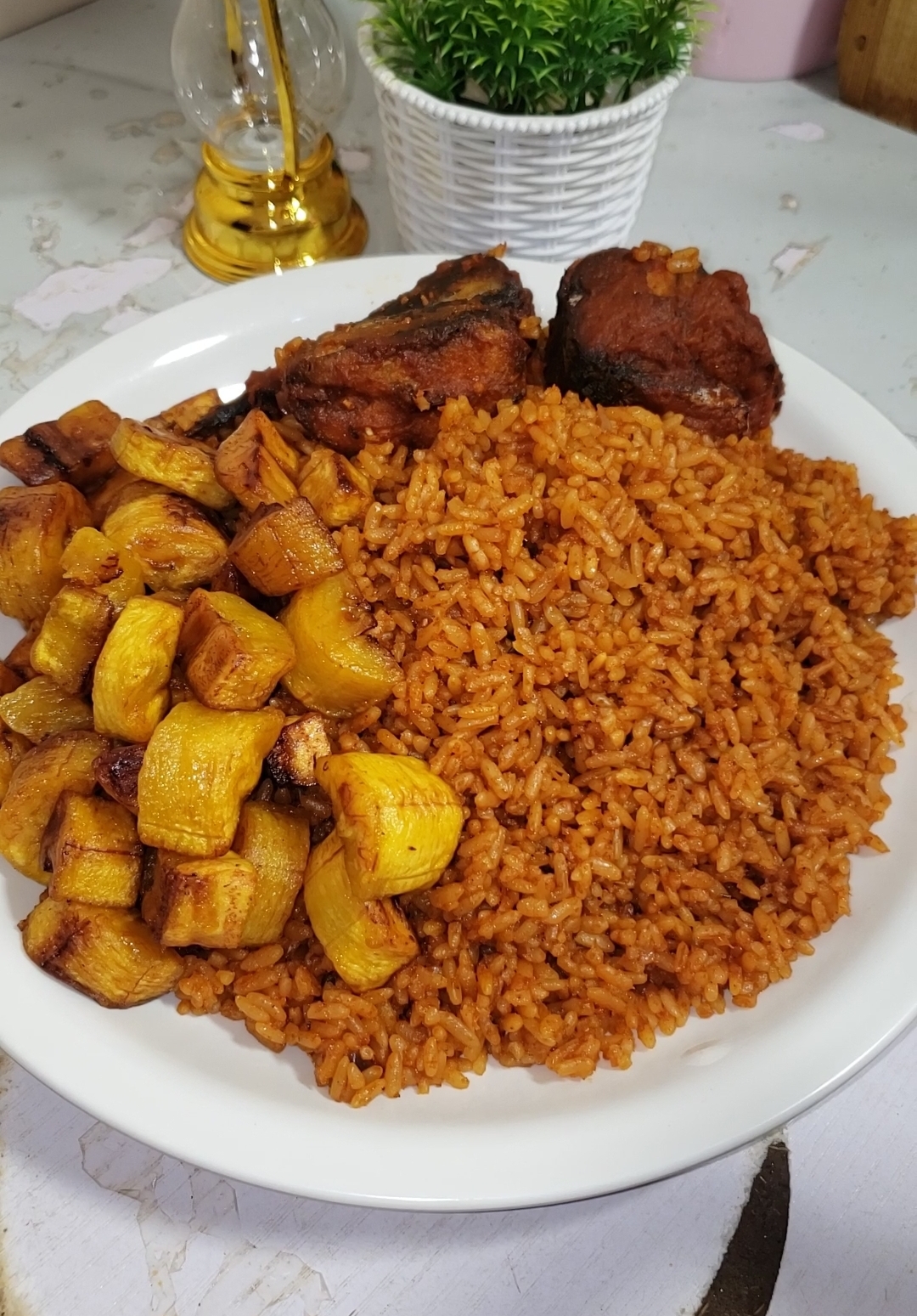 Smokey party jollof rice recipe. A step by step guide #video #disney ...