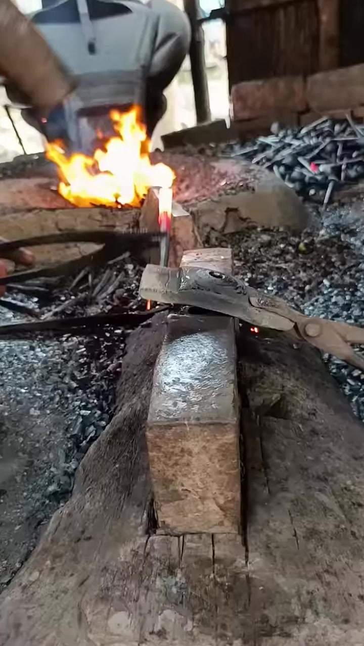 Experience the intense craftsmanship with fire #hardworking #metalforge ...