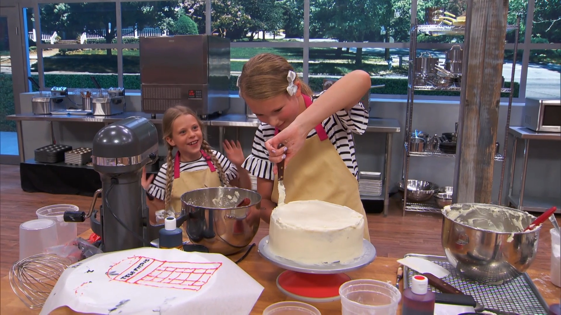 TONIGHT, the sibling teams must create puzzle cakes and decorate each ...