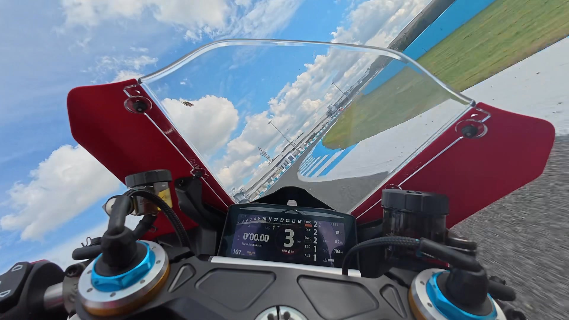 ひーろ Lee had his first experience on the V4s 7G at Jerez in January