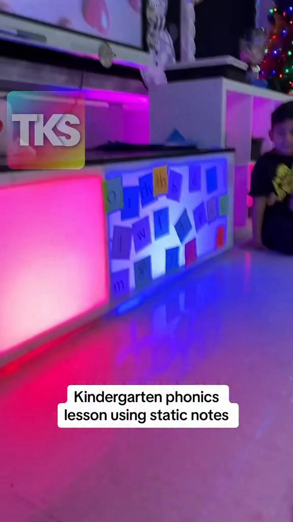 Hands-on phonics lesson with digraphs! This lesson uses static notes ...