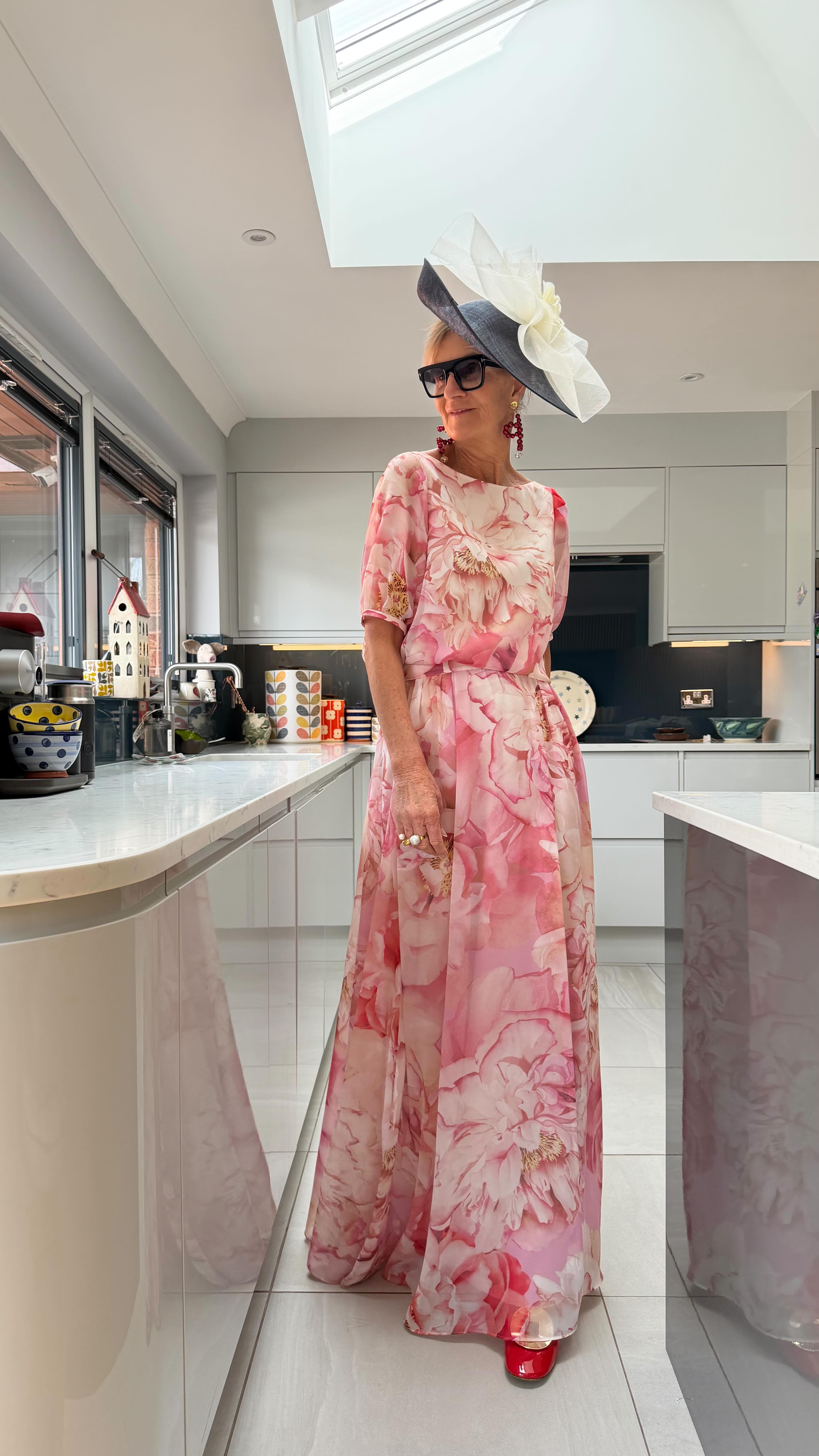 ., Who wears a Wedding Outfit ONCE?, ., I definitely don’t … , ., This beautiful 2 piece from the lux brand @stjohn is a typical example ! , ., All their pieces are Modern, Timeless yet so Versatile 