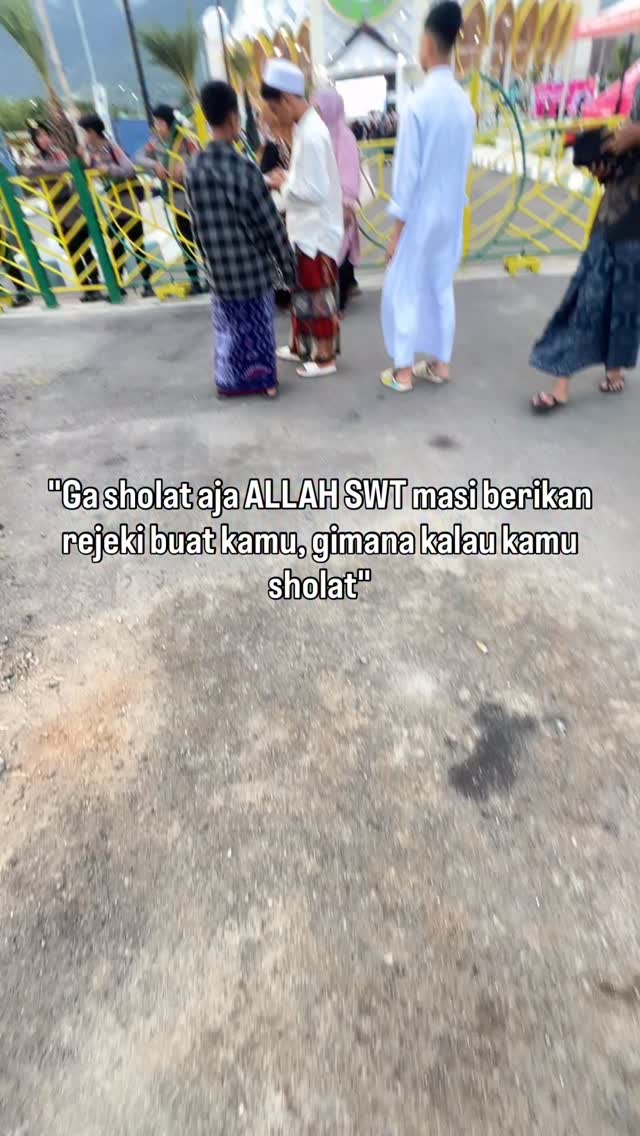 Coba bayangin kamu sholat tiba