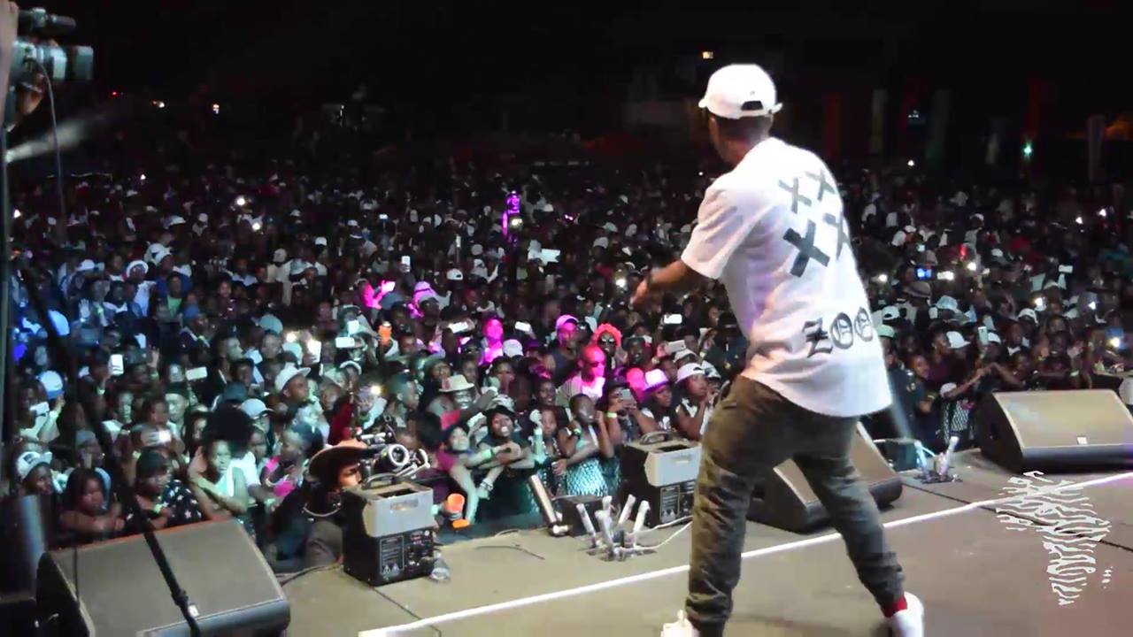 Emtee Performing Roll Up At Major League Gardens 2016 | Watch EMTee Da ...