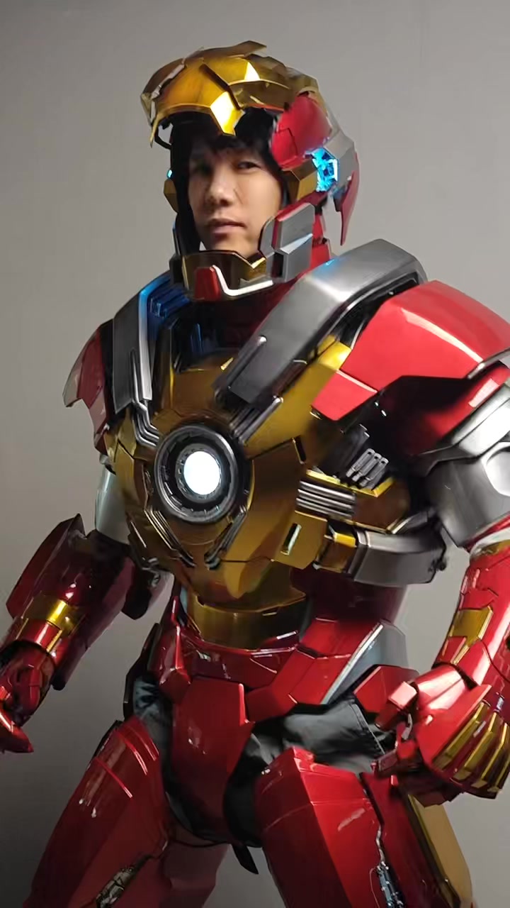 iron man cosplay dissasembling helmet Iron-Man MK5 Silver Motorized Helmet, Voice, Touch & Remote Control Iron Man Helmet: Wearing &