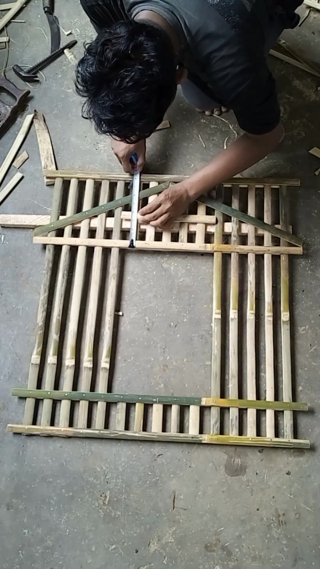 Pembikinan kandang rakit bagian depan #kandangayam #rekomendasi #fbpro ...