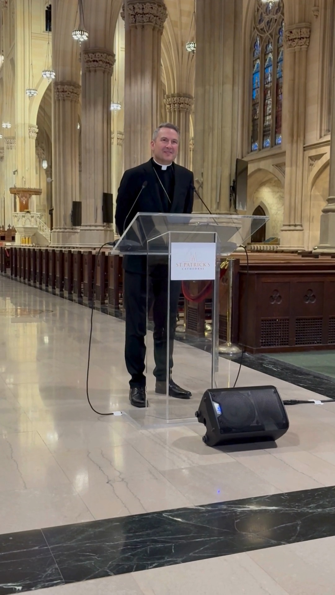 Durante una rueda de prensa en la St. Patrick's Cathedral, el arzobispo ...