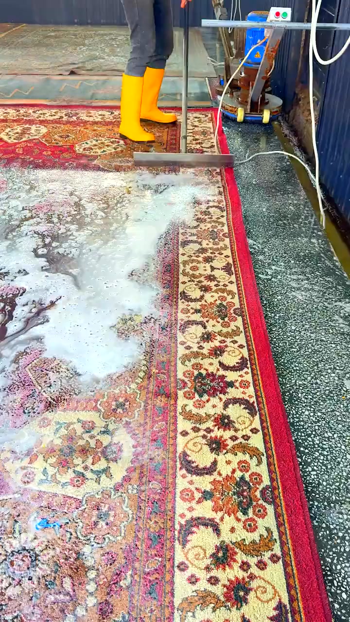red rug scrapping asmr. #rugscraping #asmrsounds #carpetcleaning ...