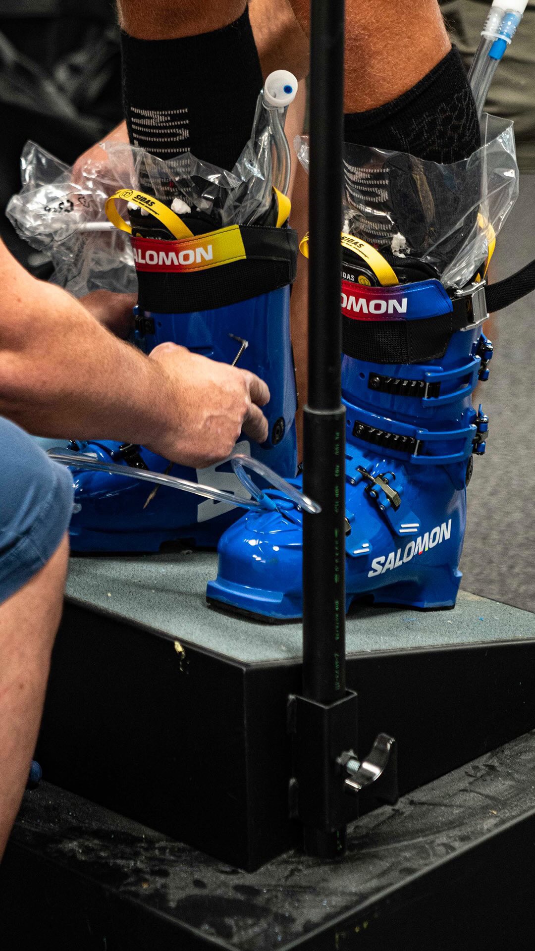 fitting salomon ski boots S/Pro Alpha 130 2026 28.5 Unlock the full potential of your skiing experience with the Salomon S/Pro Alpha 130 ski boots Confused about the bootfitting process