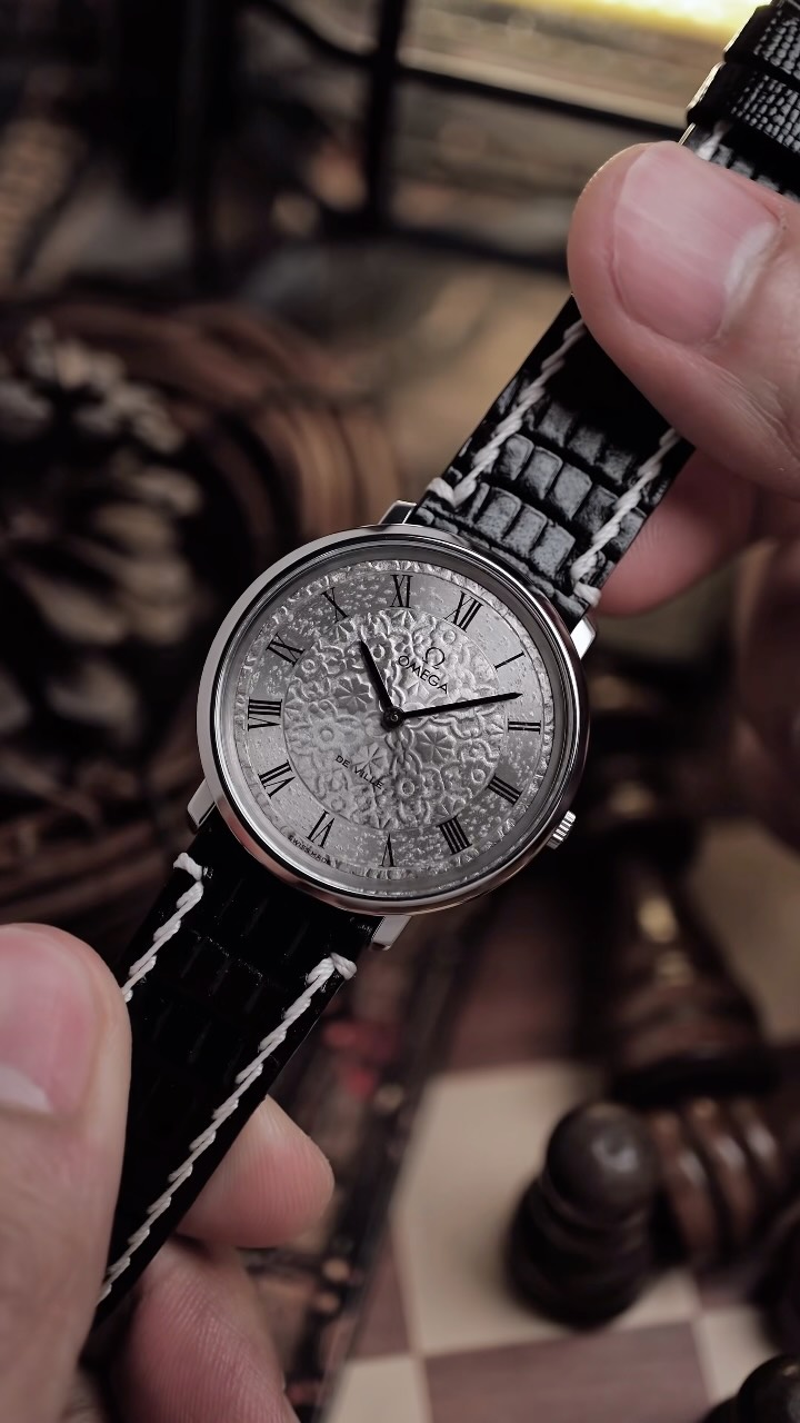 OMEGA De Ville ヴィンテージ　フラワーダイヤル Omega made a flower dial. Yes, really. This De Ville is one of the