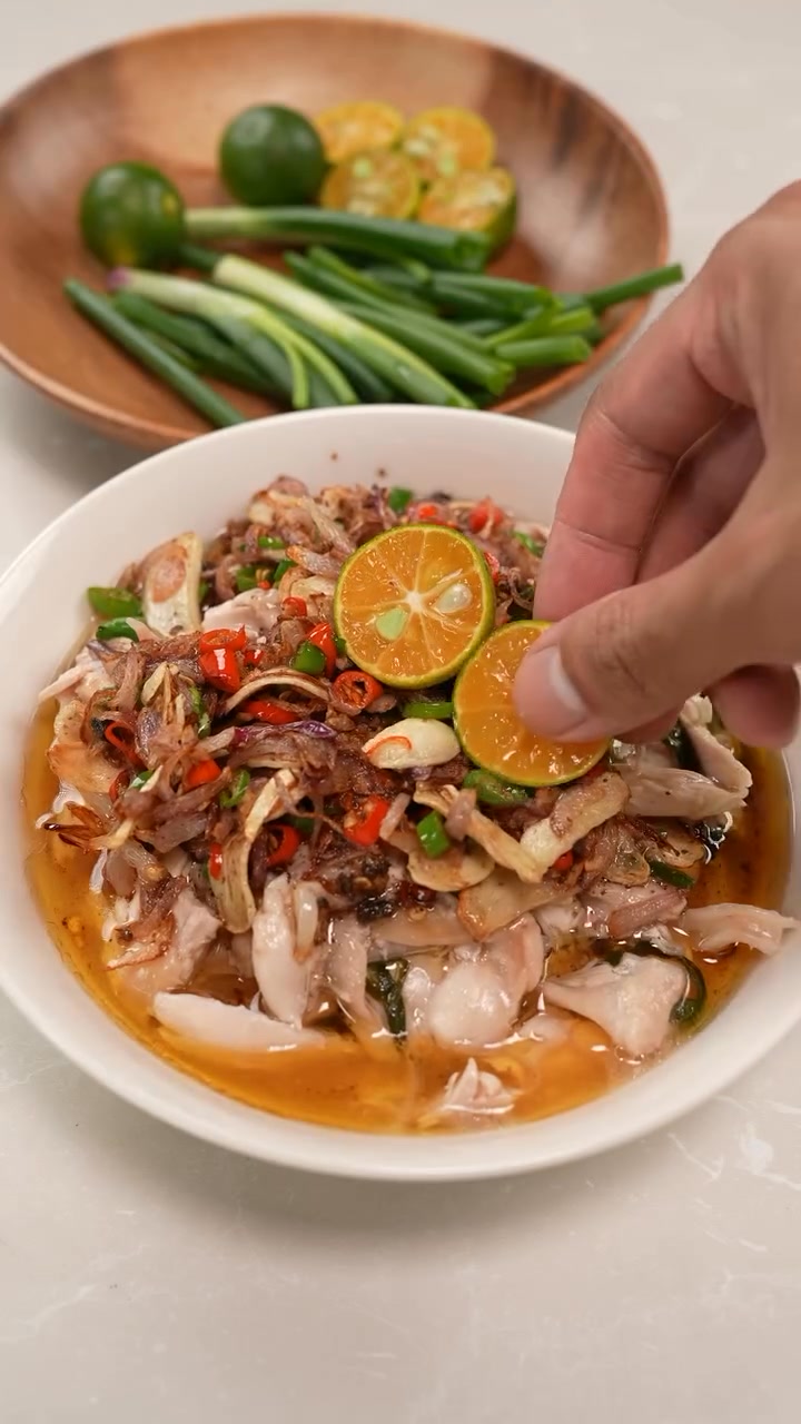 Ayam Kukus Sambal Embe Ayam yang dikukus, dicarikkan, dan ditambah ...