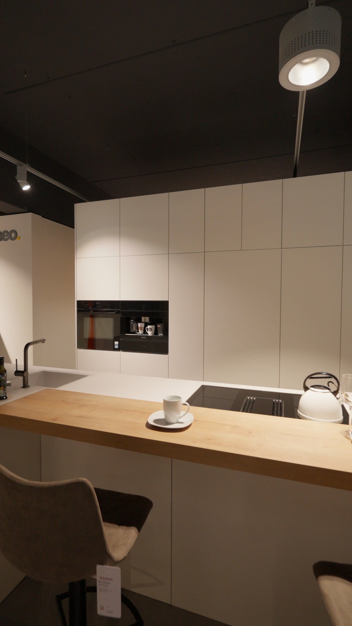 Was ist dein absolutes Must-Have in der Küche? 😊 Die moderne Traumküche von Nolte Kitchen Perfekt designed für stilvolles Kochen und gemütliche Momente ✨ #Küchendesign #Traumküche #ModernLiving