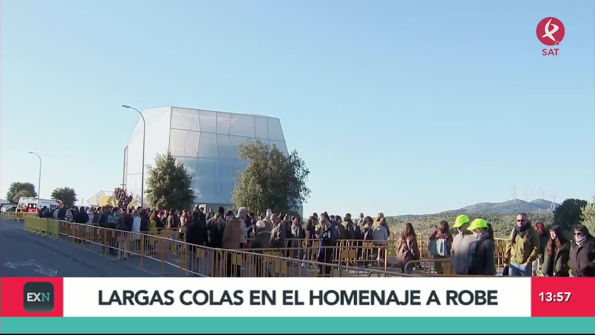 Miles de seguidores de Robe Iniesta participan en un acto de homenaje ...