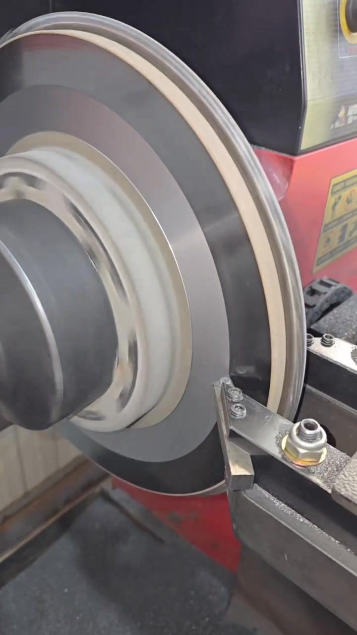 Front brake rotor resurfacing machine #Auto #mechanic #cars #shorts # ...