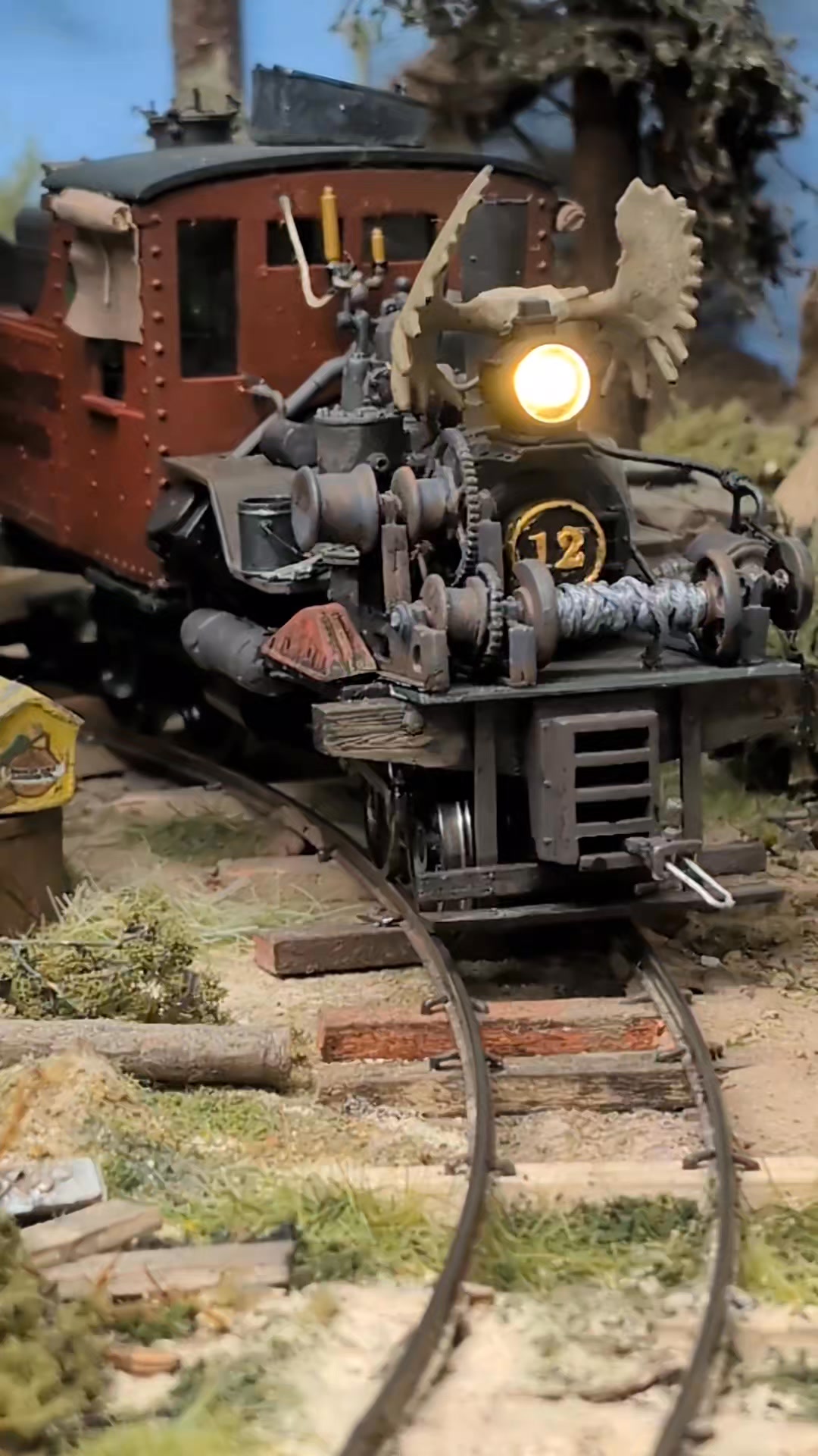 Coming in for her close up with a loaded train. #on30trains # ...