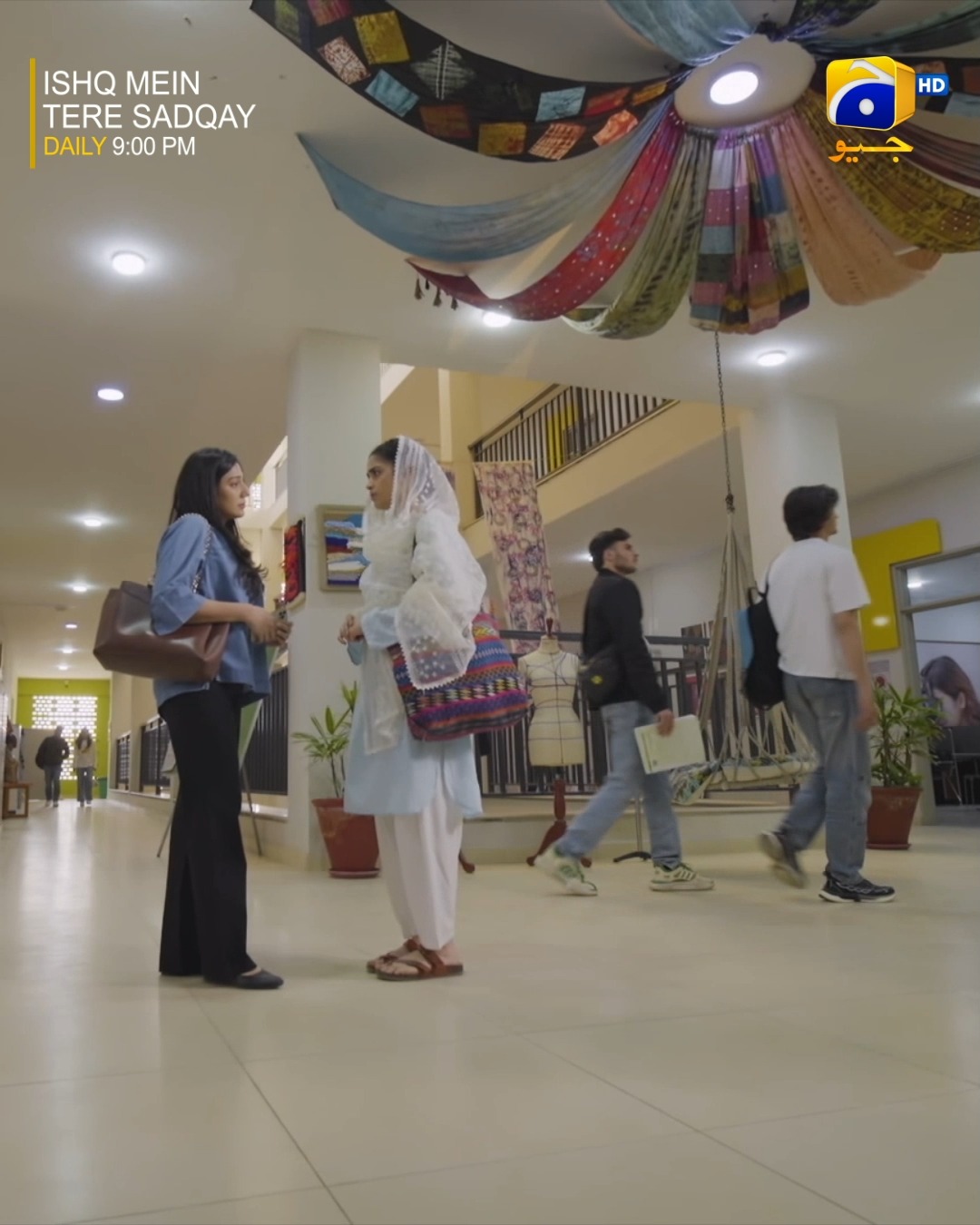 نور اور شیزا کا آمنا سامنا ہوتے ہوتے رہ گیا۔ Watch #IshqMeinTereSadqay ...