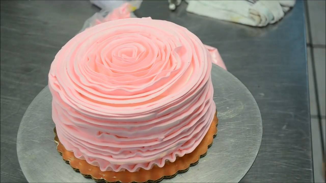 How to make a ruffle from cream frosting easy way to decorate a cake in ...