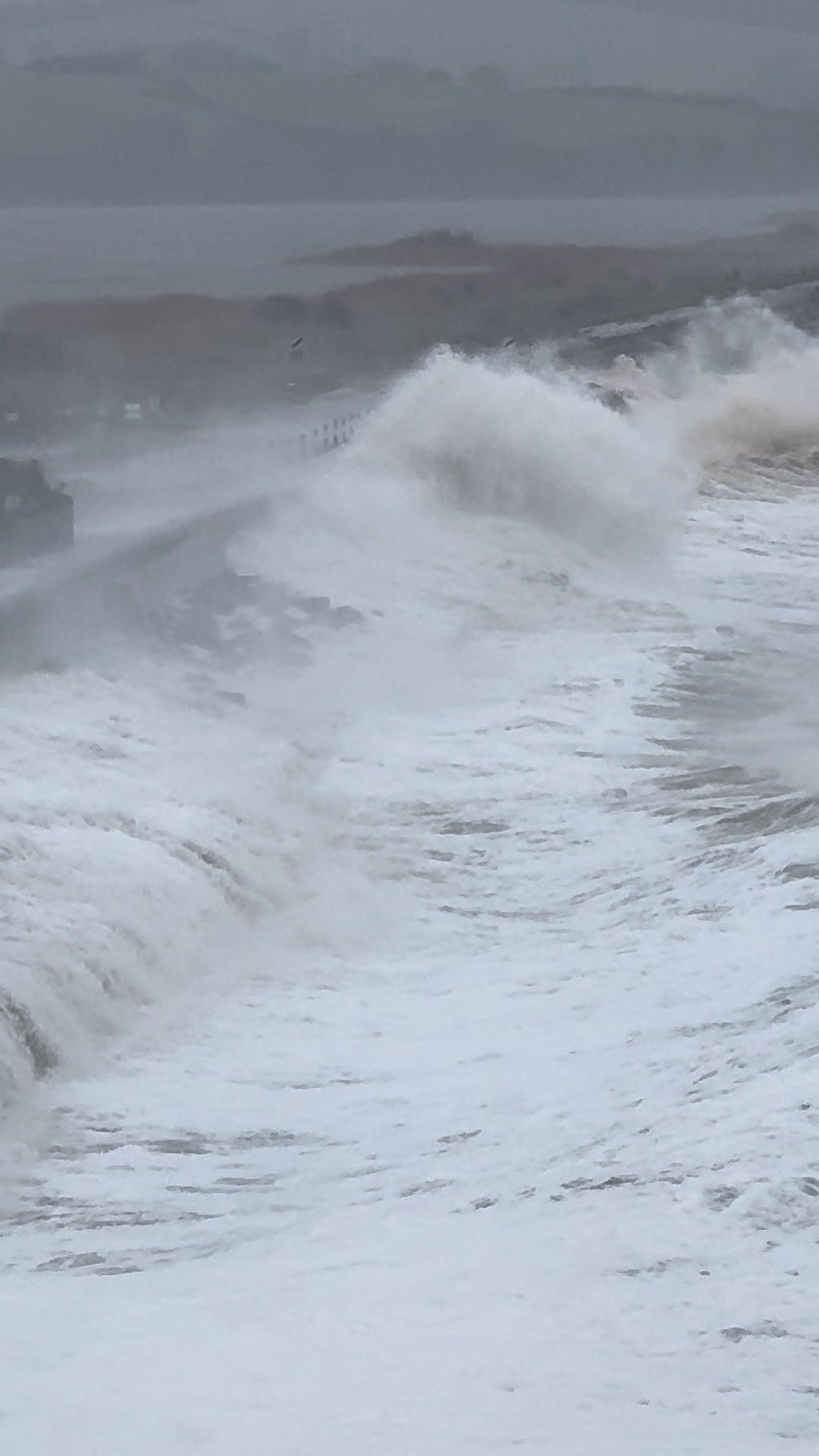 UPDATE 1040hrs Torcross is really taking the brunt of #StormIngrid ...