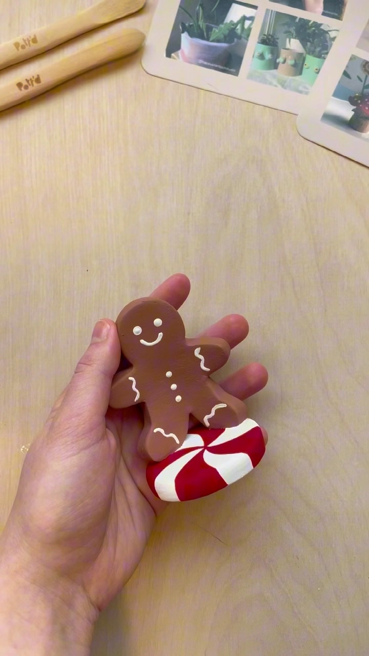 This adorable little gingerbread man 🥹 Just one way you can decorate your home this Christmas with air dry clay. (I know.. we forgot the gumdrop buttons! 🤦), Get Pott'd: