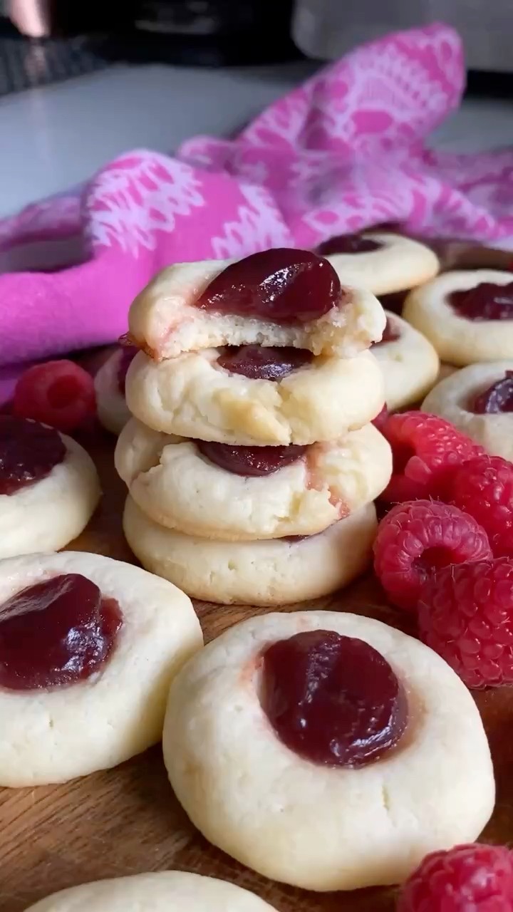 5 Ingredient Raspberry Cheesecake Cookies🩷 https://hungryhappens.net/5 ...