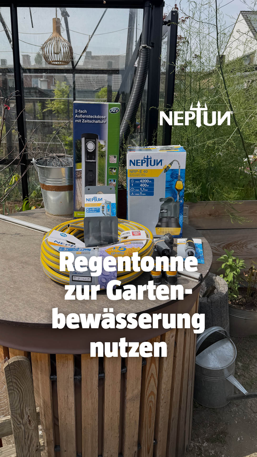 Eine Regentonne ist eine tolle Möglichkeit, Wasser im Garten zu sparen und Pflanzen auch an heißen Sommertagen optimal zu versorgen. Jessica (Instagram: @lauseblattwerk) zeigt dir, wie du mit den