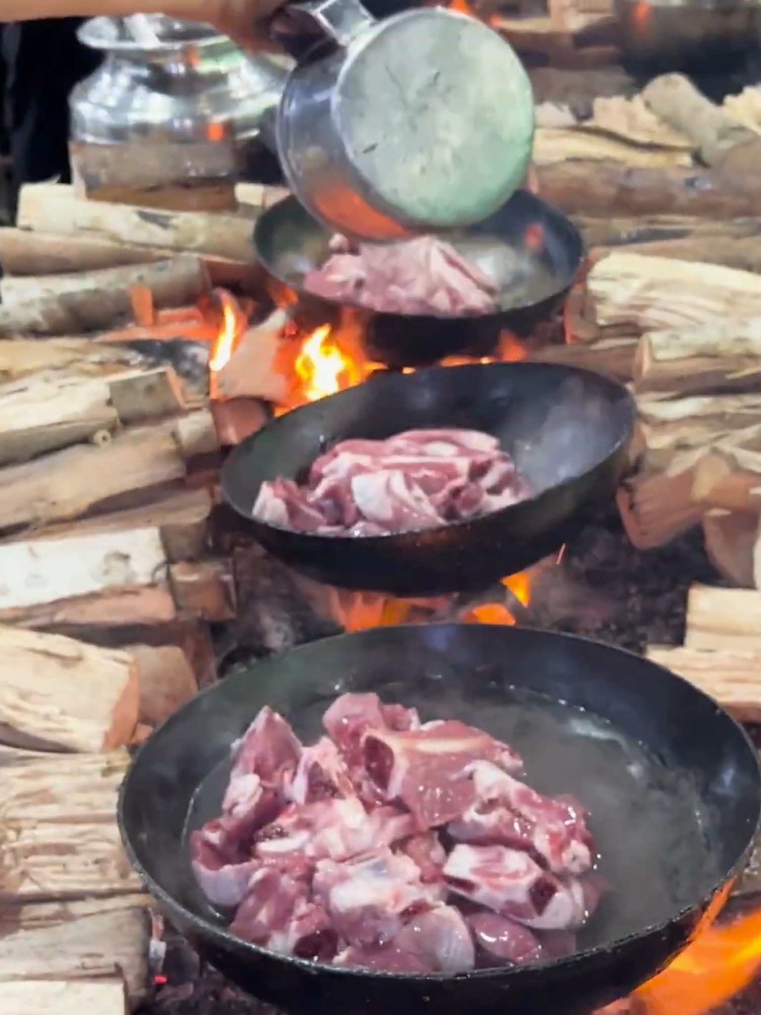 Pakistan Truck Adda Meat Market | Legendary Mutton Karahi & Namkeen ...