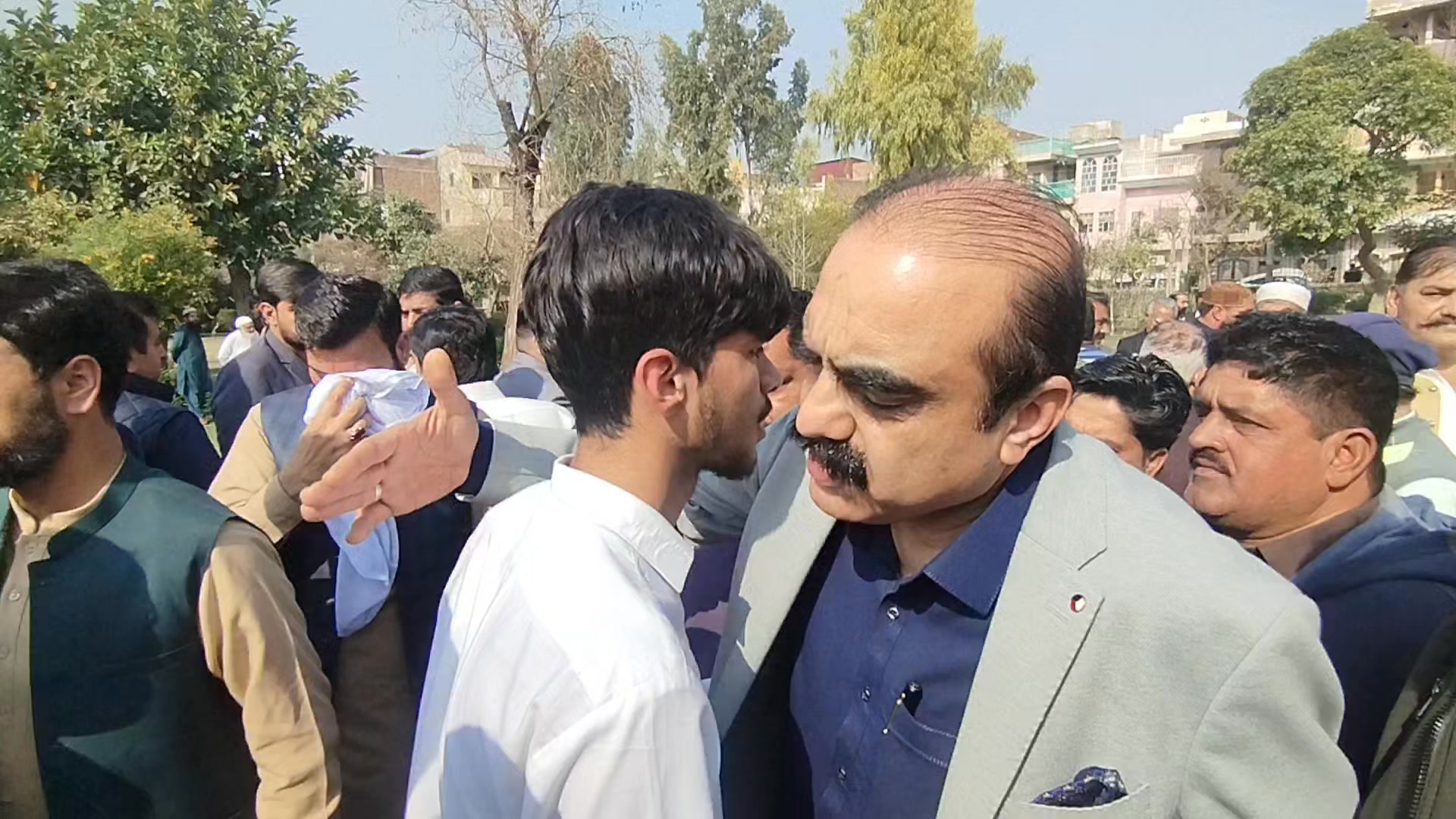 راولپنڈی مسلم لیگ کی کارکن انجم مغل کی نماز جنازہ میں پارلیمانی سیکرٹری ...
