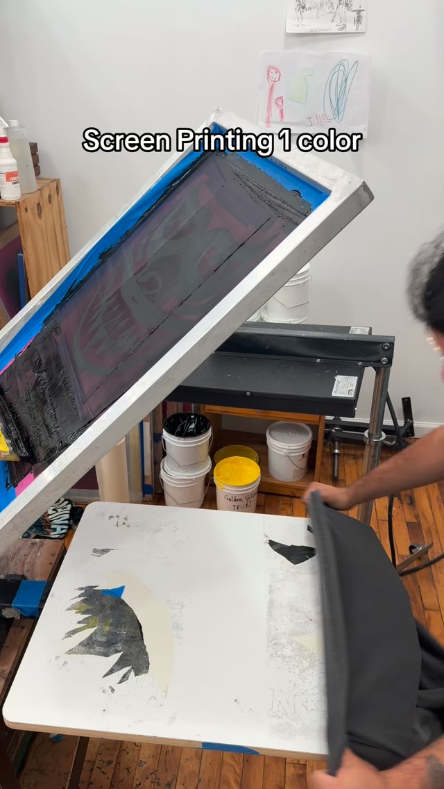 screen printing 1 color for @eccentric__studios #screenprint # ...