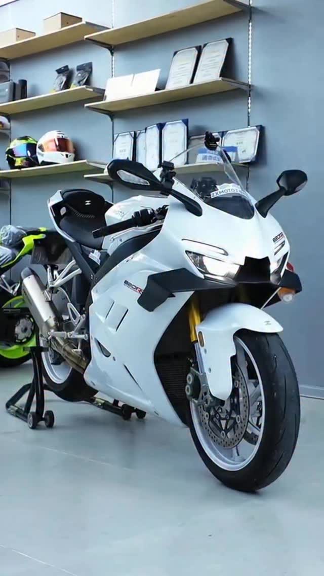 This tech is INSANE! 🤯 The ZXMOTO 820RR is taking things to the