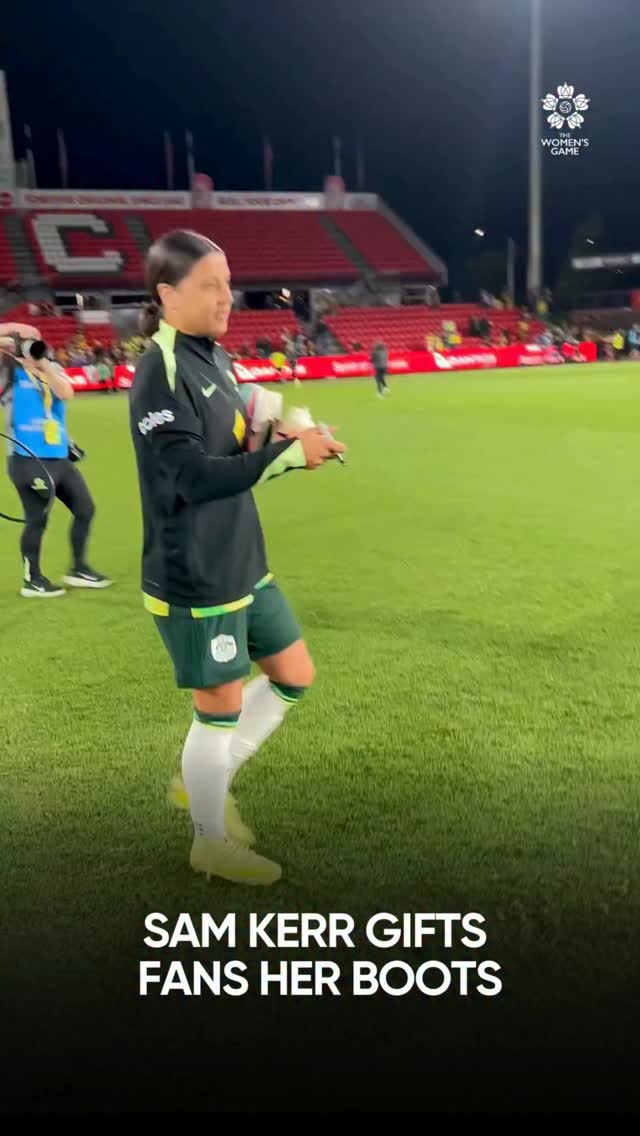 Sam Kerr makes young fans’ wildest dreams come true, giving them her ...