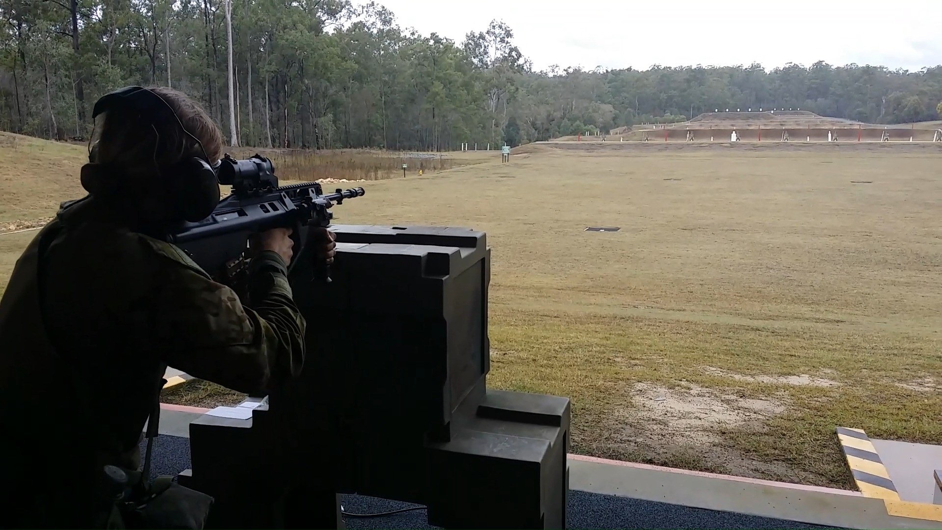 Ex Pozieres: 25/49 RQR Soldiers hone their shooting skills on EF88, F89 ...