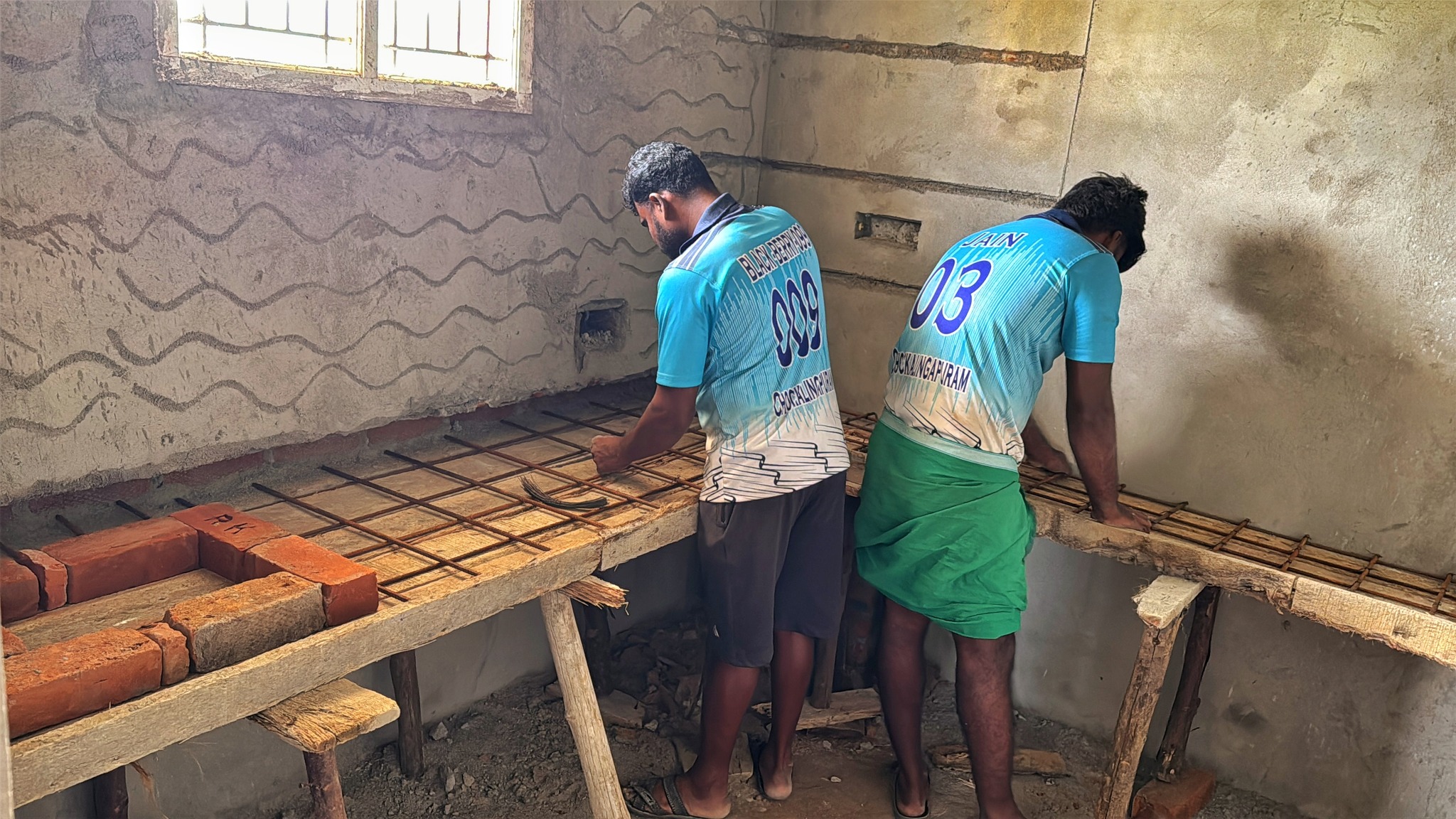 Traditional Kitchen Slab Installation Accurately with Iron Rod ...