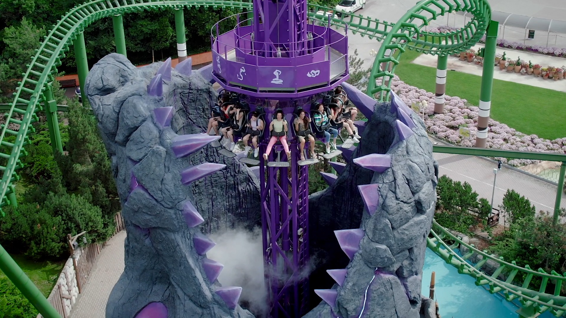 Gardaland has opened Wolf Legend, a 82-foot Drop & Twist Tower