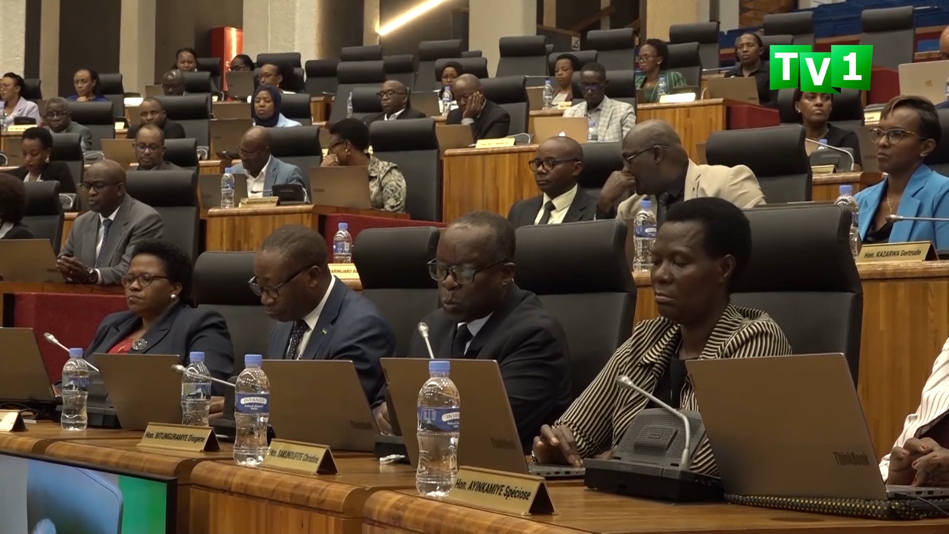 Bamwe mu badepite baravuga ko itegeko rireba uwatwaye imodoka yanyweye ...