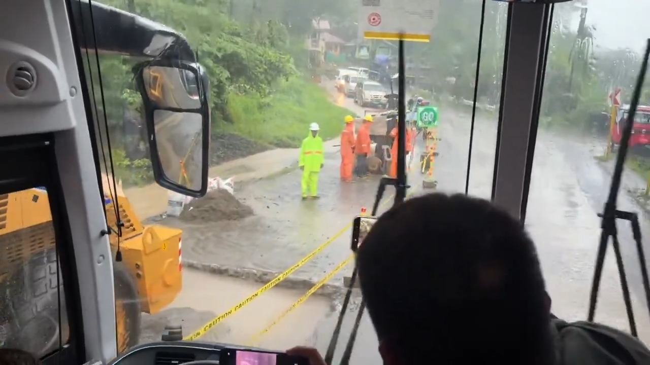 'DIRT ROAD ‘TO E.' WATCH: DPWH Sec. Vince Dizon witnesses the poor road ...