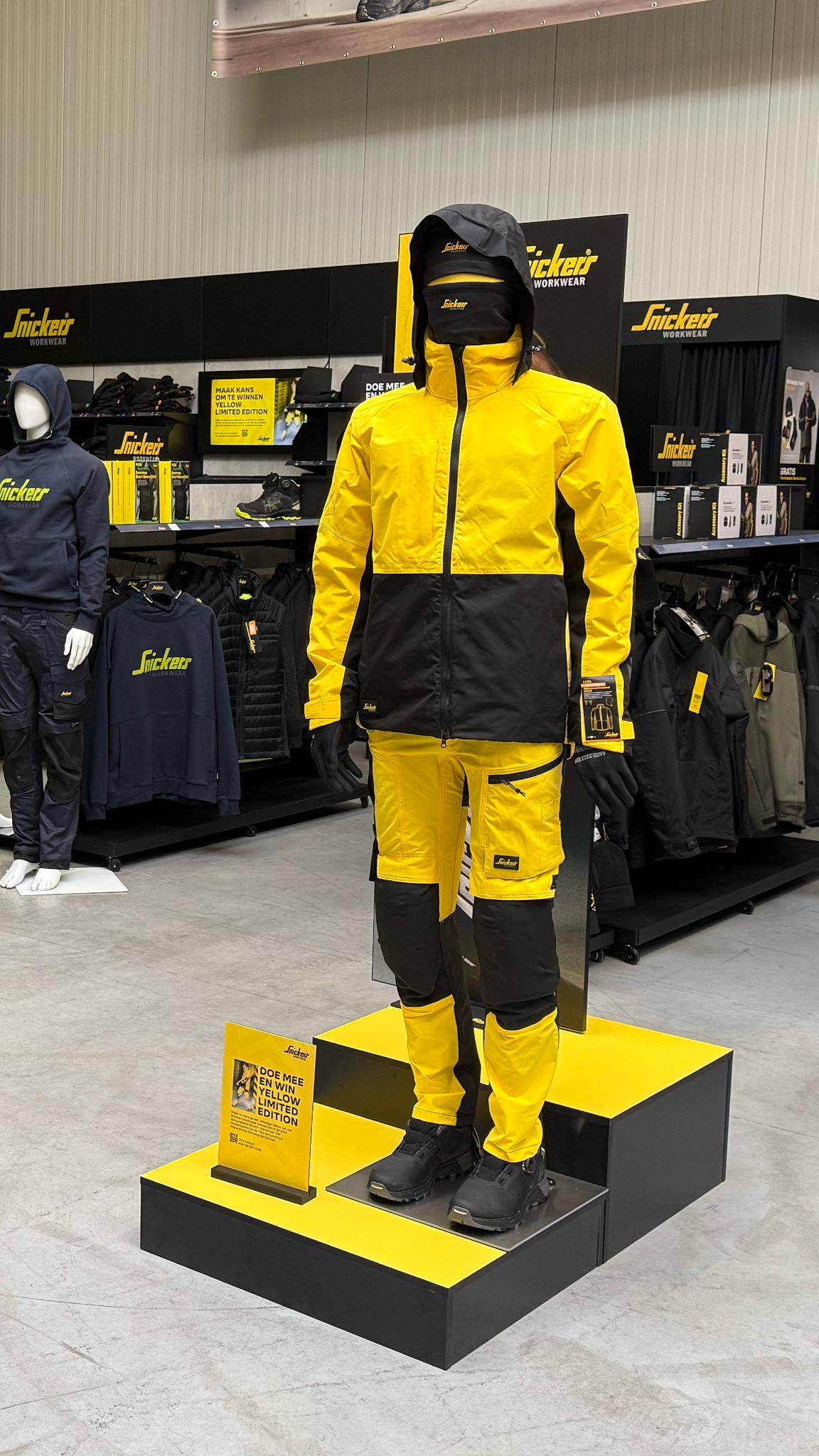 👀 OMG, that's cool... De #snickersworkwearyellow campagne al zien ...