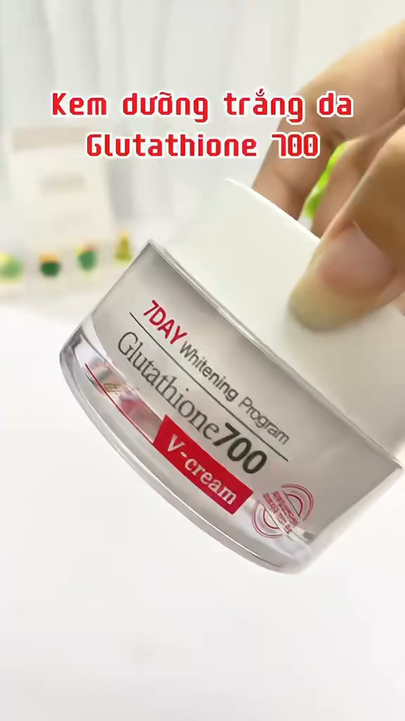 ✨ 7 Day Whitening Program Glutathione 700 V-Cream – Dưỡng sáng, cấp ẩm cho làn da rạng rỡ hơn mỗi ngày! ✨, Với kết cấu kem mềm mịn, thẩm thấu nhanh, sản phẩm giúp da luôn ẩm mượt, không nhờn rít, mang 