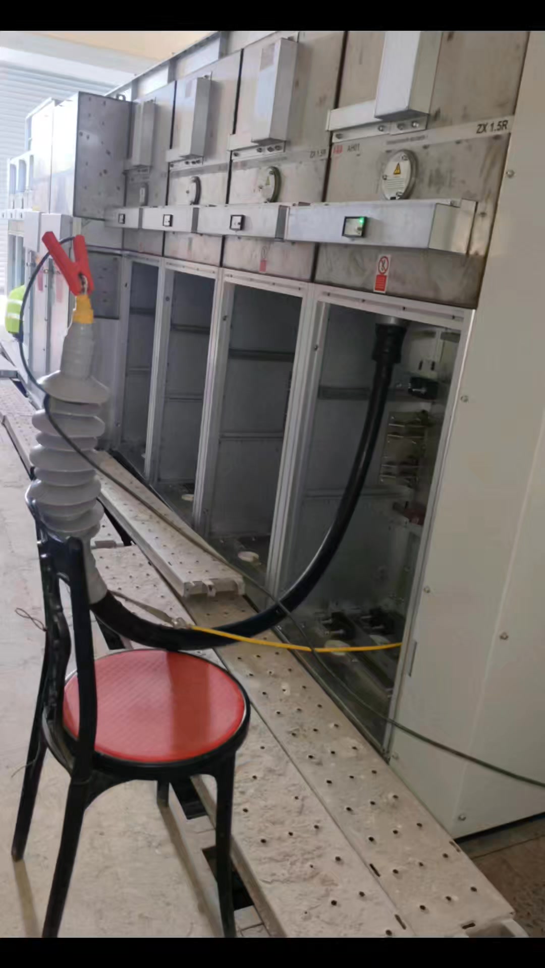 たい ○ HIGH-VOLTAGE WITHSTAND TEST Gis HV/EHV circuit breaker : 1