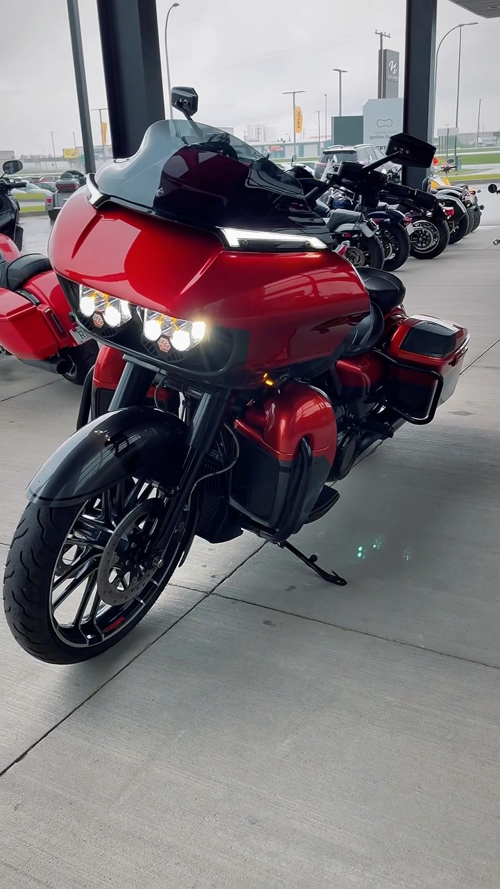 Dark Platinum on a 2023 CVO Road Glide just hits different, and at