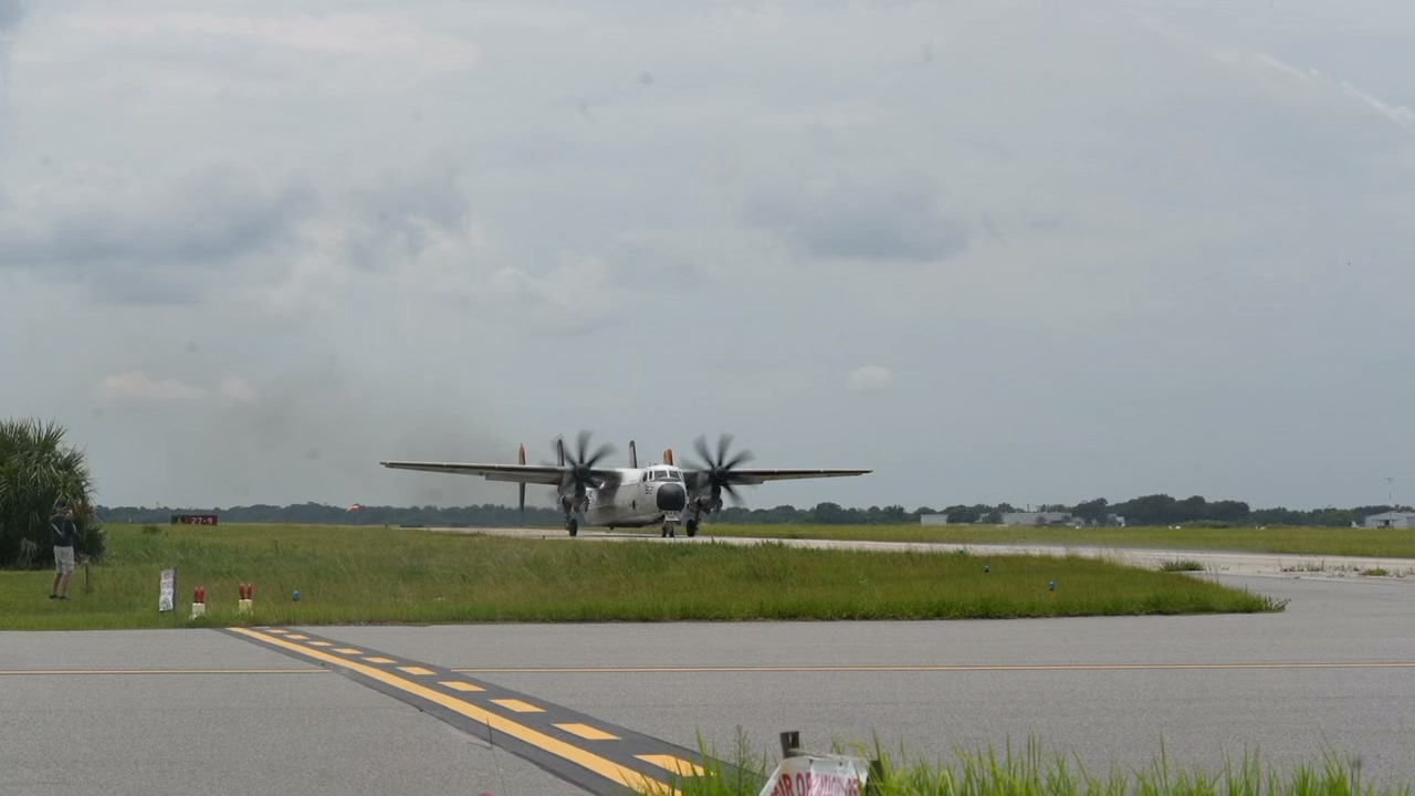 🦅 SHE'S HOME! C-2 GREYHOUND BuNo 162157 LANDS AT VALIANT AIR