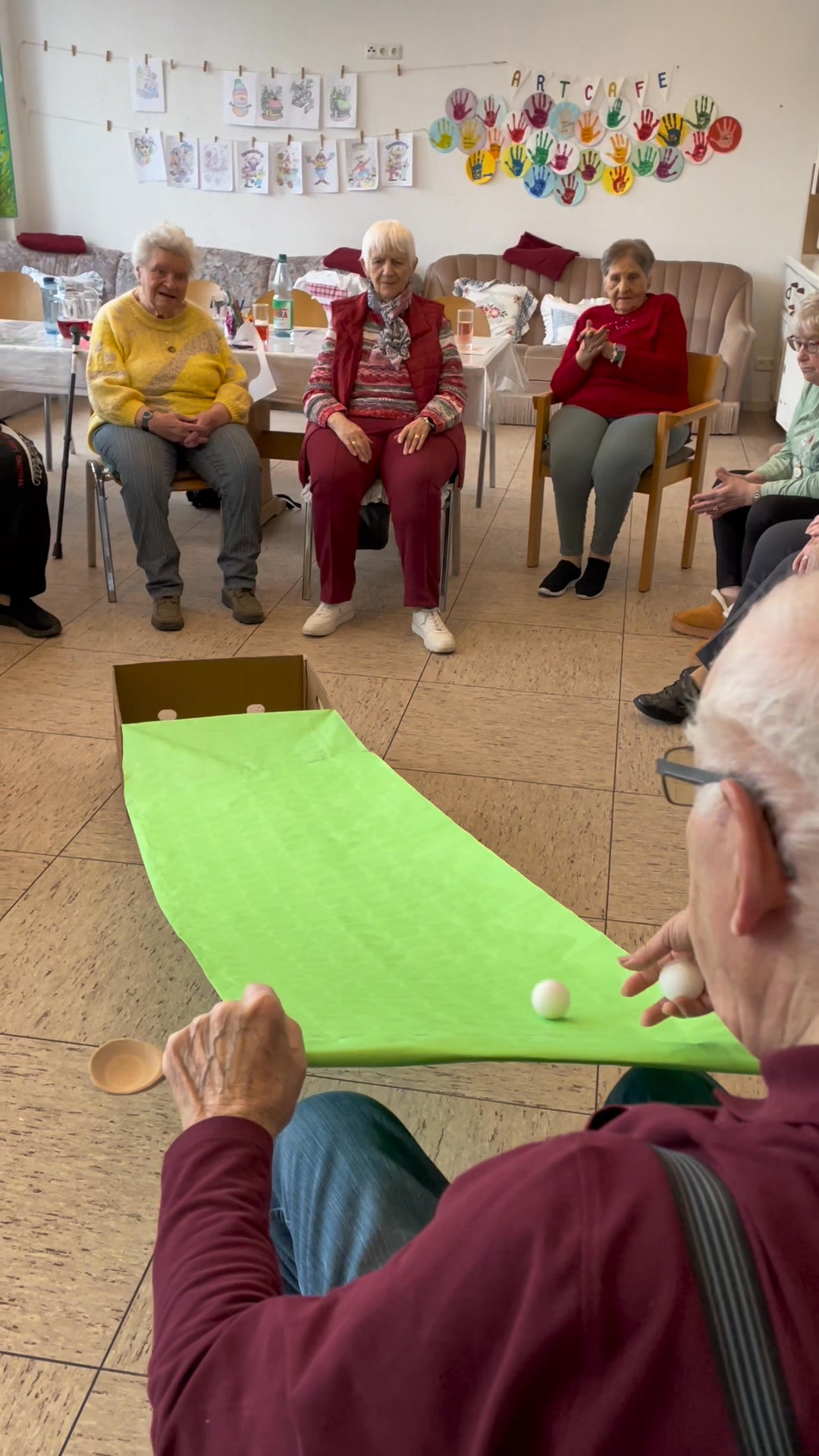 Neues Spiel im Seniorengarten 🎯 Hier ist Balance gefragt: Unsere ...