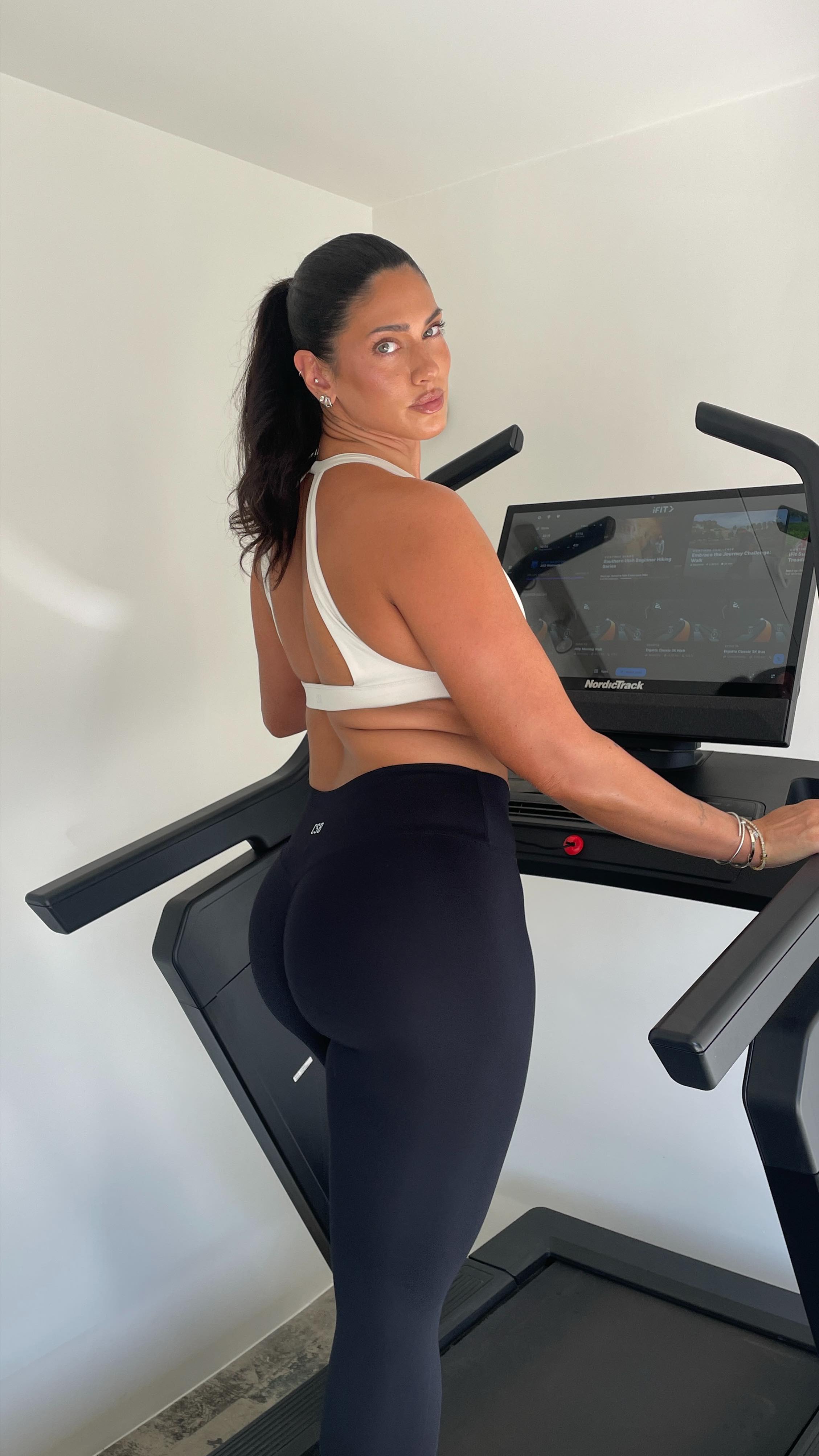 Incline at 40% hits different! 🔥 It feels like fall training when