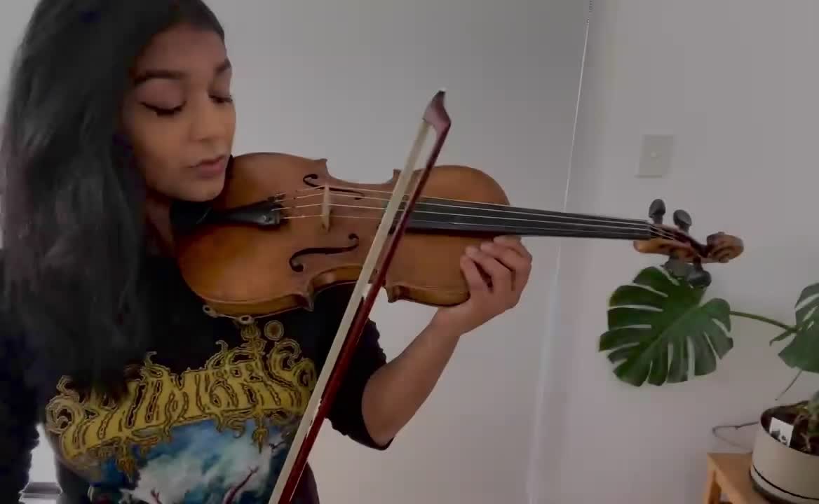 Rosy Timms - Violinist
