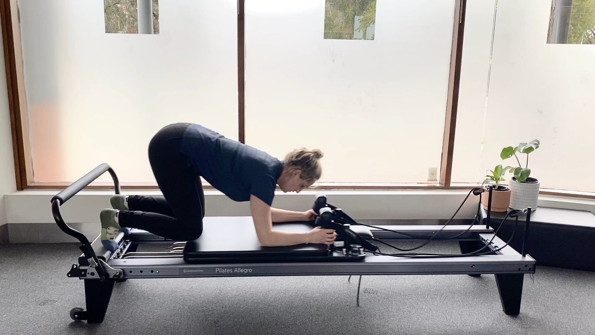 Reverse Planks 💪 not as easy as they look 🥵 #ReformerPilates #Reformer ...