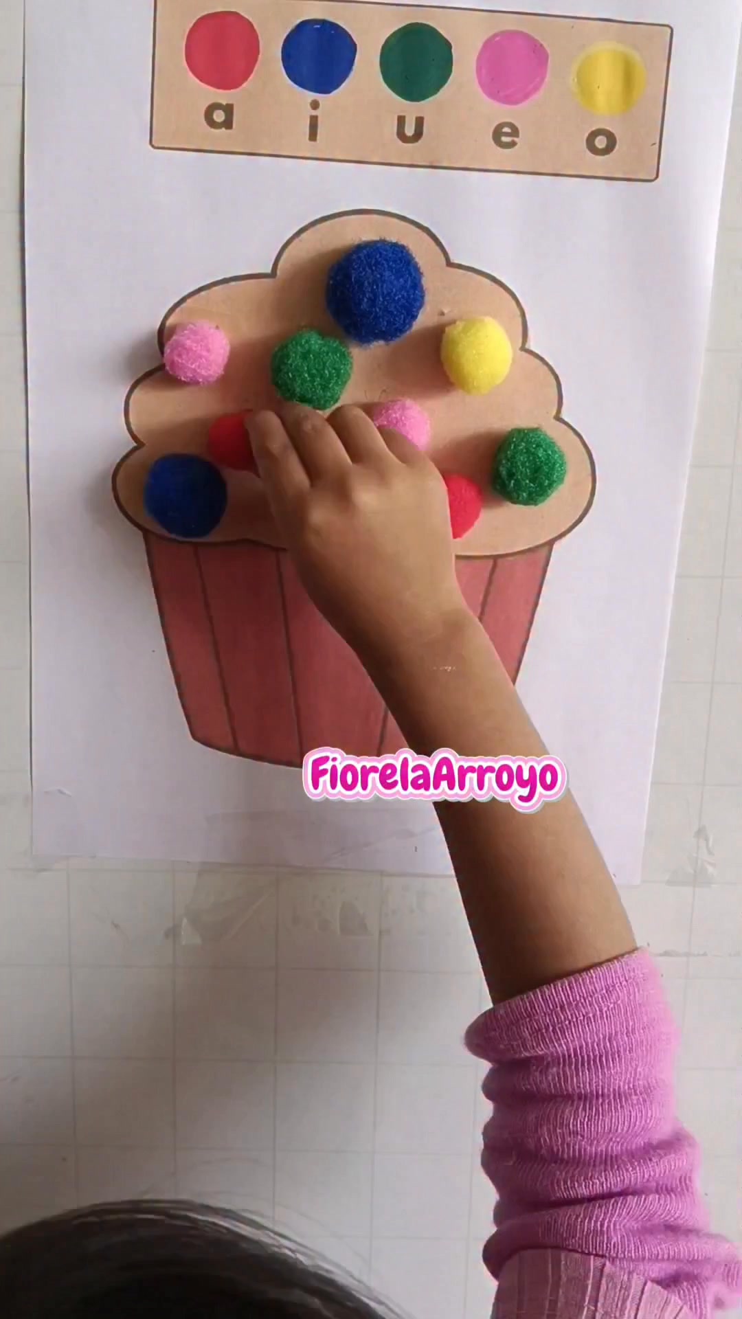 Este juego de vocales ayuda a tus peques con la memoria visual y la ...