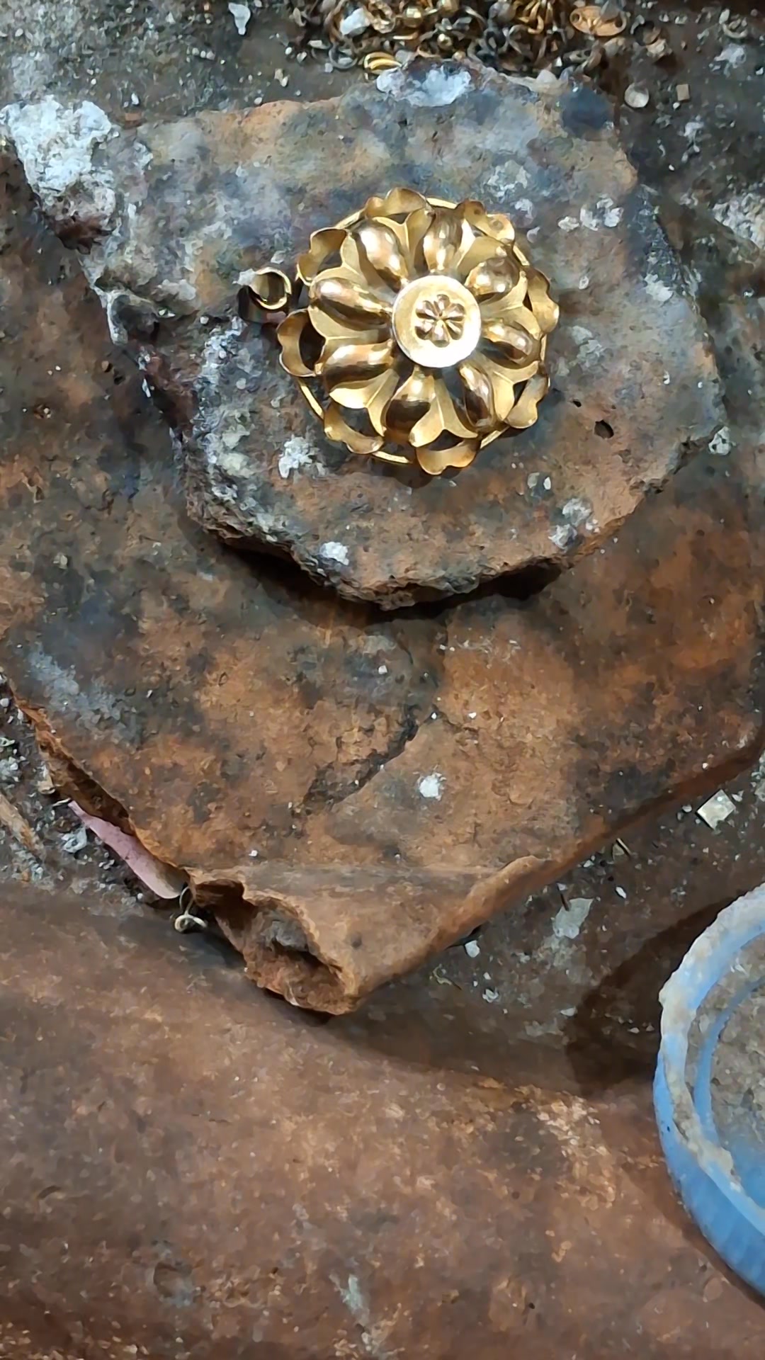 Gold soldering process #jewlry #soldering #repair @sorotan | Vicck Rahman